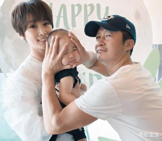 吴京|8位情史干净的女星，有人与初恋在一起25年，把生活过成偶像剧