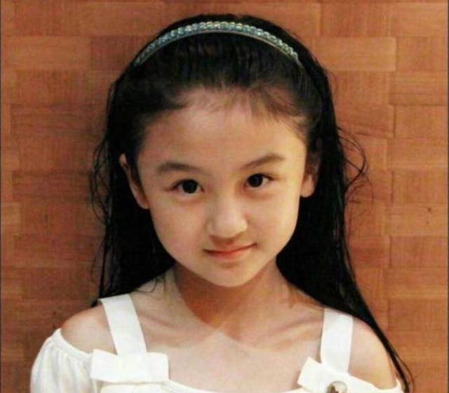 花千骨|因演《花千骨》被网暴退圈：赵丽颖一夜成顶流，却毁掉了14岁的她