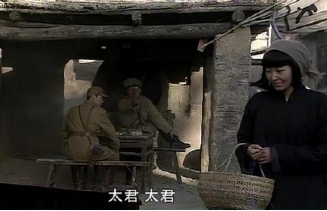 亮剑|亮剑:同样是秀芹暗中接头,旧版穿着低调,新版穿得漂漂亮亮