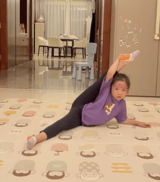 Hi家有小甜椒儿|董璇5岁的女儿,舞蹈技能一级棒,颜值高条件好还努力,羡慕了