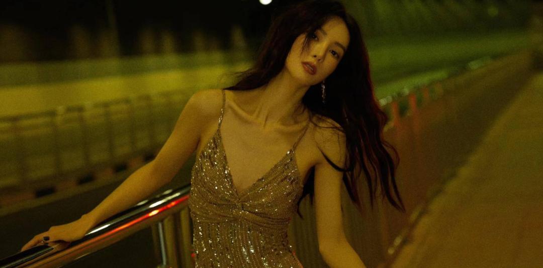 李冰冰|年终红毯:李冰冰熟味逼人,关晓彤总算穿对,倪妮气场大杀四方