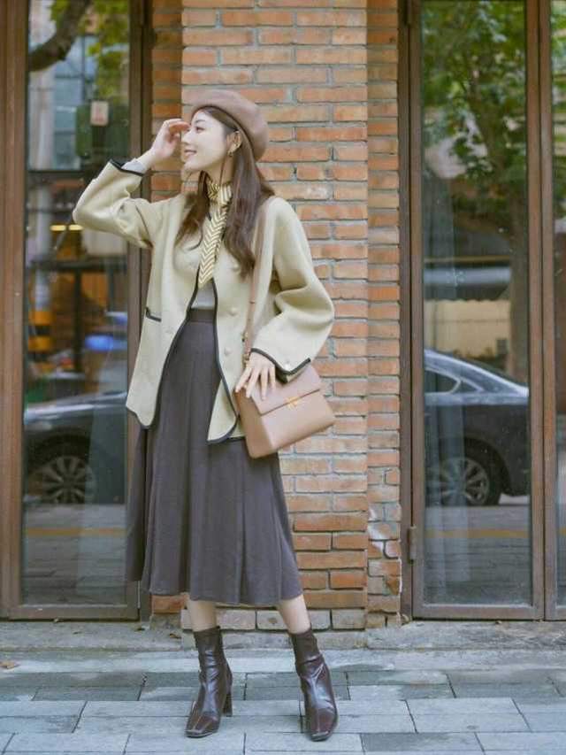 何有强 百褶裙你穿对了吗?配上这几件上衣温柔又时髦,还能提升气质感