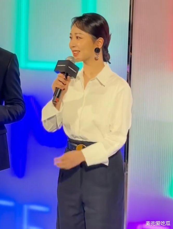 杨紫|杨紫深圳出席活动？造型再次引发热议，被指像乡镇女企业家