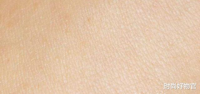 粉底液|明星们丢弃“美妆蛋”改用“粉底刷”，化妆师透漏原因：太吃粉！