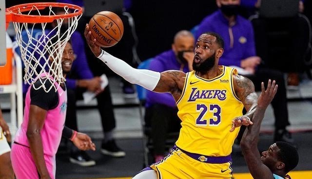 湖人队 湖人国王双赢！三点来看，詹姆斯将迎来NBA神射手？此外还有惊喜