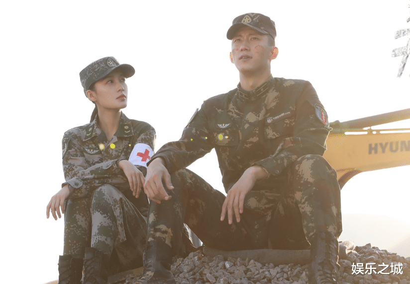 军装下的绕指柔|剧版《军装下的绕指柔》定档！男女主演技稳，冲着两人CP感得追了