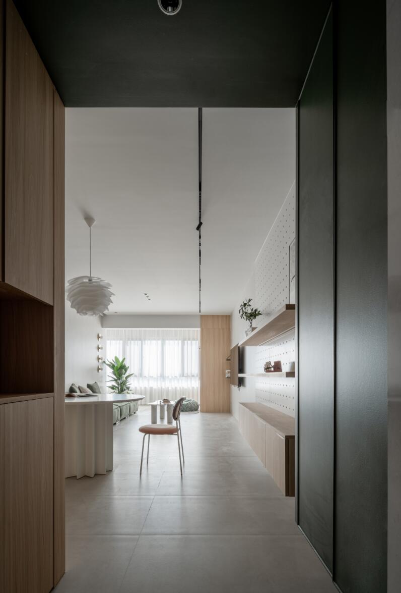 参观她117㎡新家,墙面不刷乳胶漆,也不要踢脚线,反而很高级