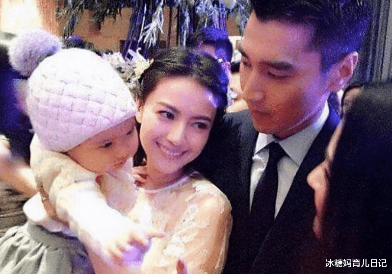 赵又廷|赵又廷女儿“抓周”,手里的东西令全家人无奈,爷爷:偏偏是它