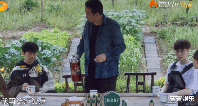 杨紫|4次甜蜜偷瞄，从寡言秒变话痨，张艺兴对杨紫的心动是真的