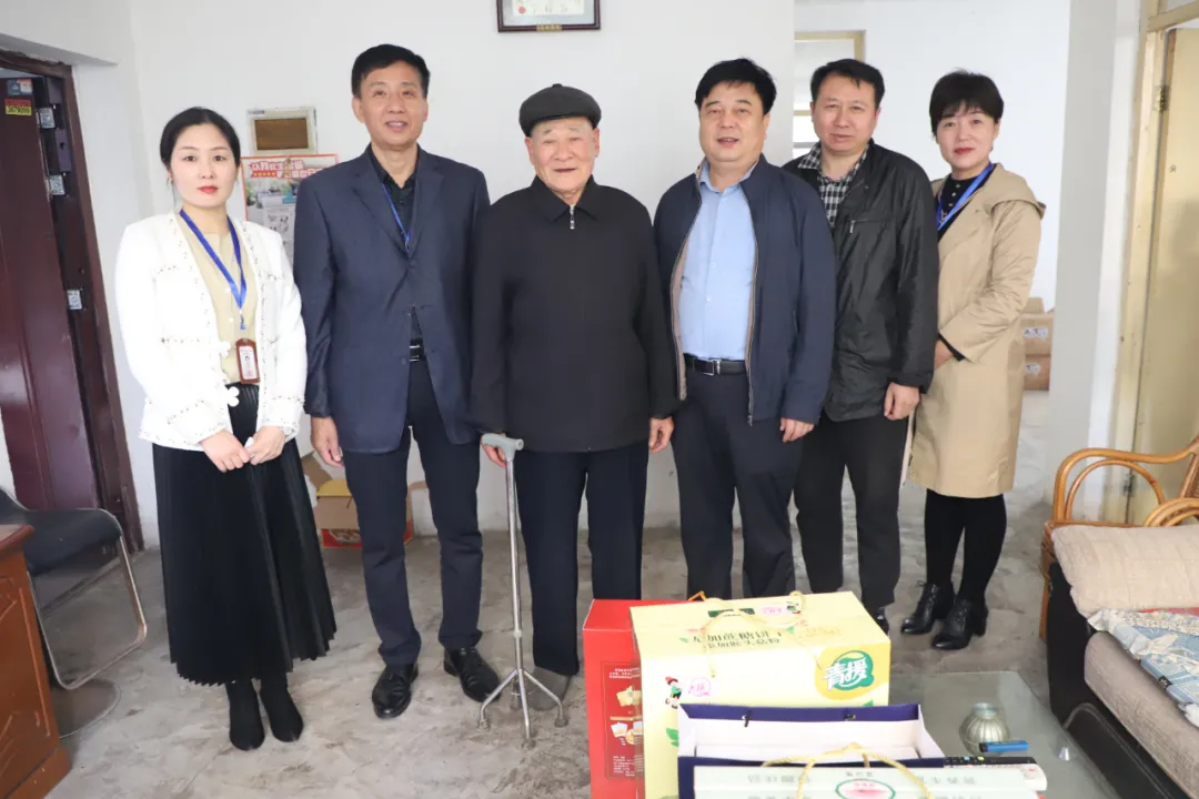 健康医闻医事 九九重阳节，浓浓敬老情——我院领导看望慰问离休老同志