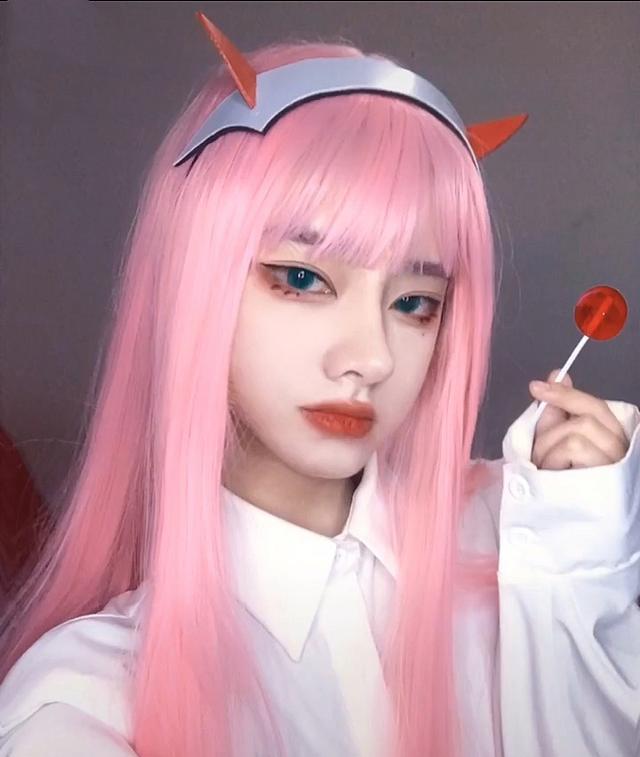 修图|知名颜值网红未P图照流出，真人与美颜后违和，网友让她开修图班