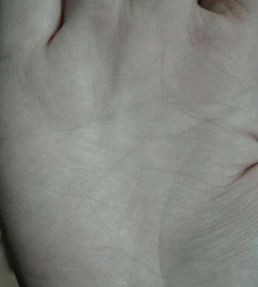 玄何师傅讲命理 苦命一生的女人手相特征