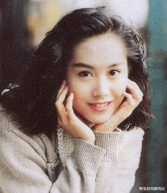 野生时尚颜究社 她这张脸的美貌,真的没有尴尬期