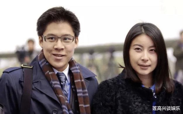 霍启刚|霍启刚晒3孩子合影，女儿名字打破豪门规矩，郭晶晶地位显而易见