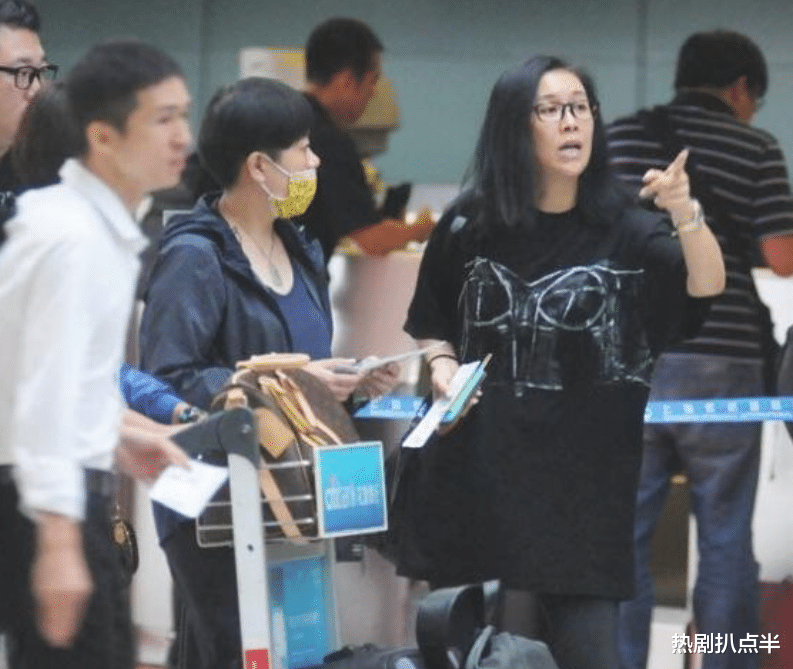 高圆圆|机场照堪比照妖镜！有人平凡似大妈，只有高圆圆没翻车