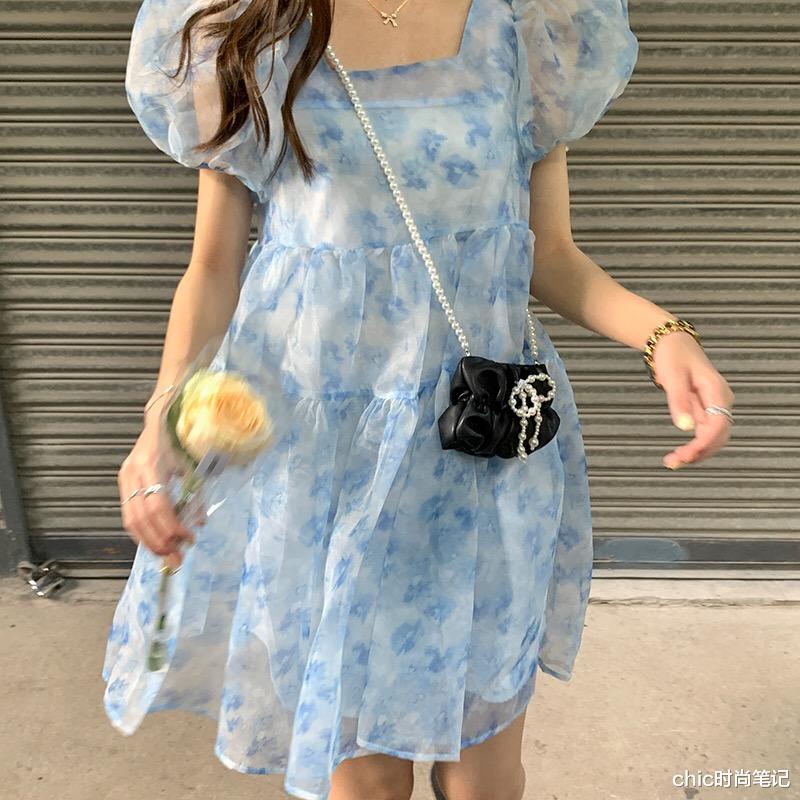 chic时尚笔记|夏天穿什么颜色显白，学学钟楚曦