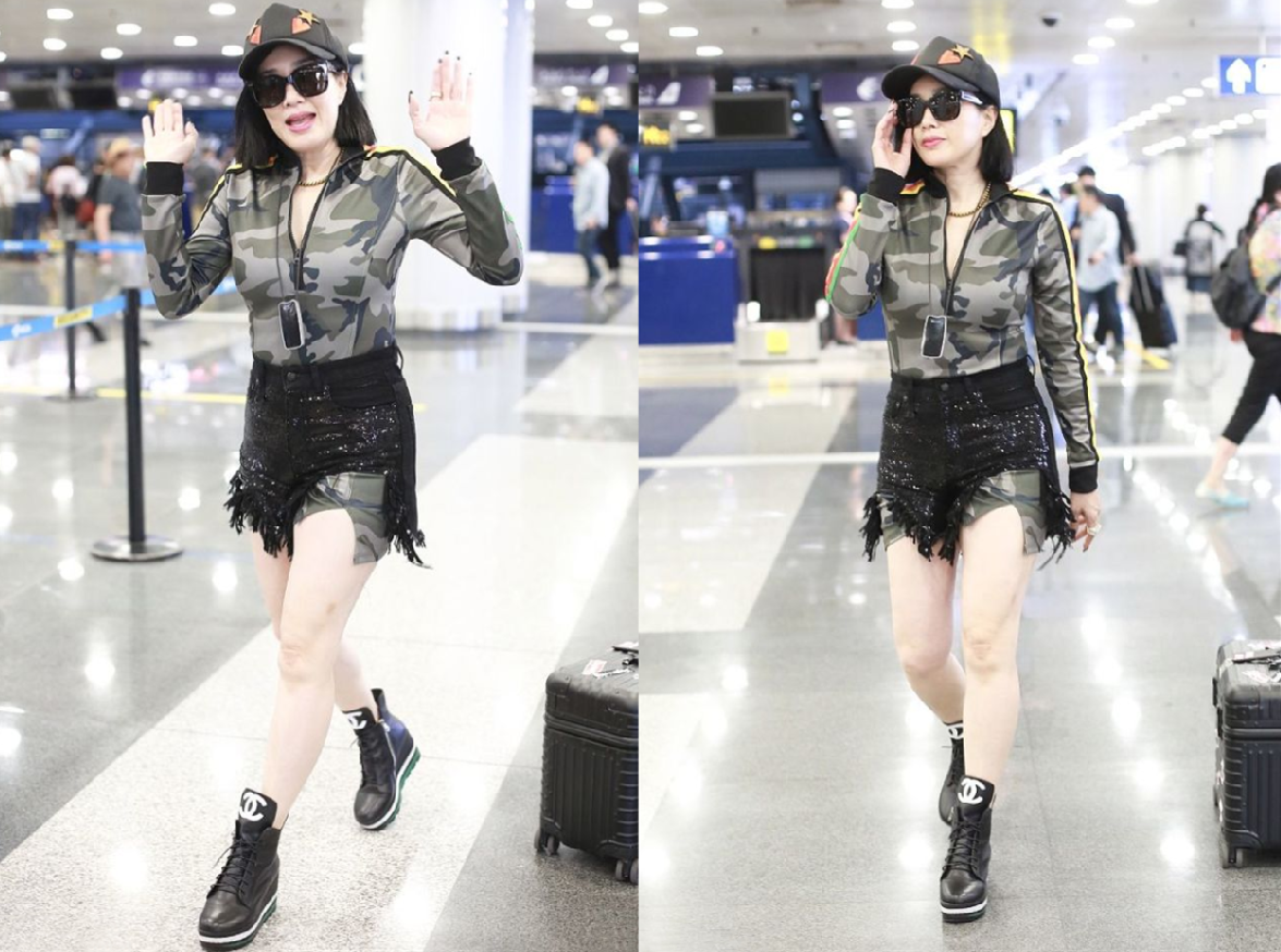 穿衣搭配|真佩服钟丽缇，50岁还能扎双马尾扮嫩，但衣服太紧勒出赘肉好明显