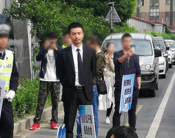 靳东|终于来了？等了3年的60集大剧将袭，靳东携11位明星组王炸阵容