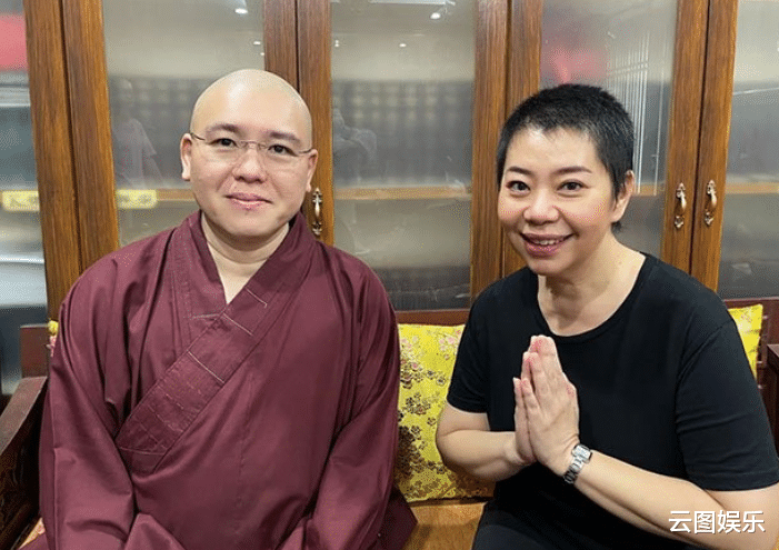 |55岁女星剃度出家！在一众好友见证下削发为尼，老公拒绝发表意见