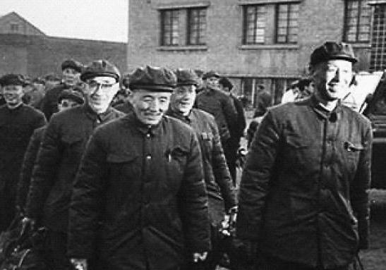 国民党|1975年，主席收到一份国民党战犯名单，看后说道：都放了算了