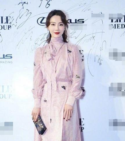 陈数|陈数身穿紧身运动装，身材依然不曾走样，始终宛若18岁少女