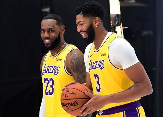 伍德 湖人求购14号签，篮网两悍将遭哄抢，专家建议火箭和绿军2换3