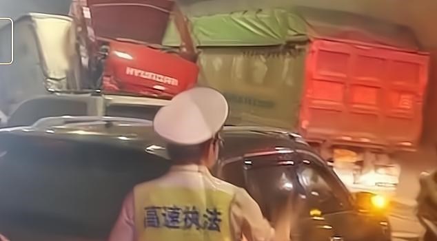 家中大小宝 8车事故4人死亡！事发包茂高速重庆段接龙隧道，越“堵”越重安全