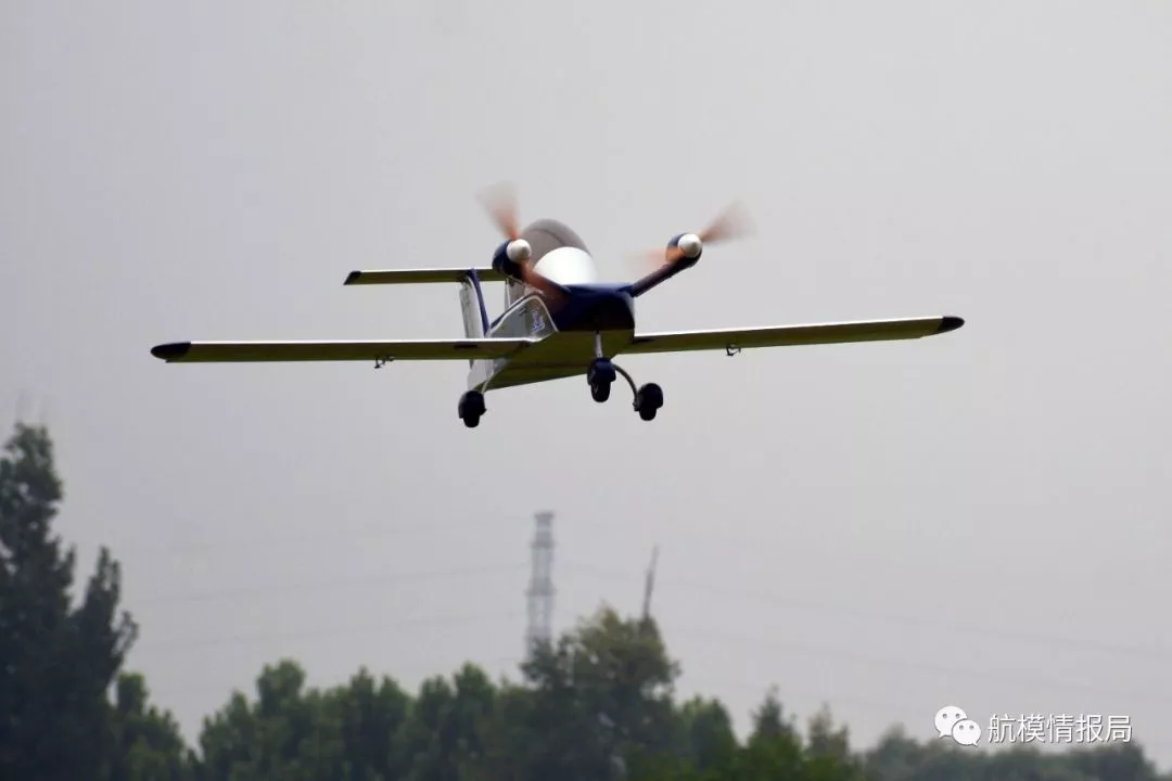 动力学 航模测评   酷似宇宙飞船，福莱特出品的蟋蟀双发像真机开箱和飞行
