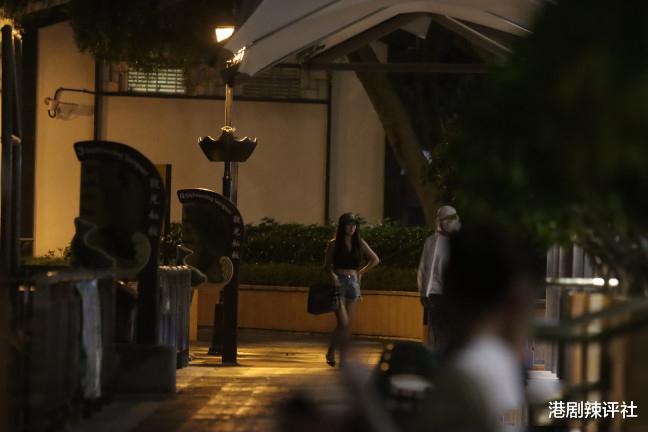 孙怡|新恋情曝光？59岁周星驰被传力追17岁落选港姐，甜蜜出海互射水枪