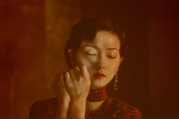 道恩·强森|39岁万茜出演白流苏，旗袍装魅力十足，网友：已经迫不及待了