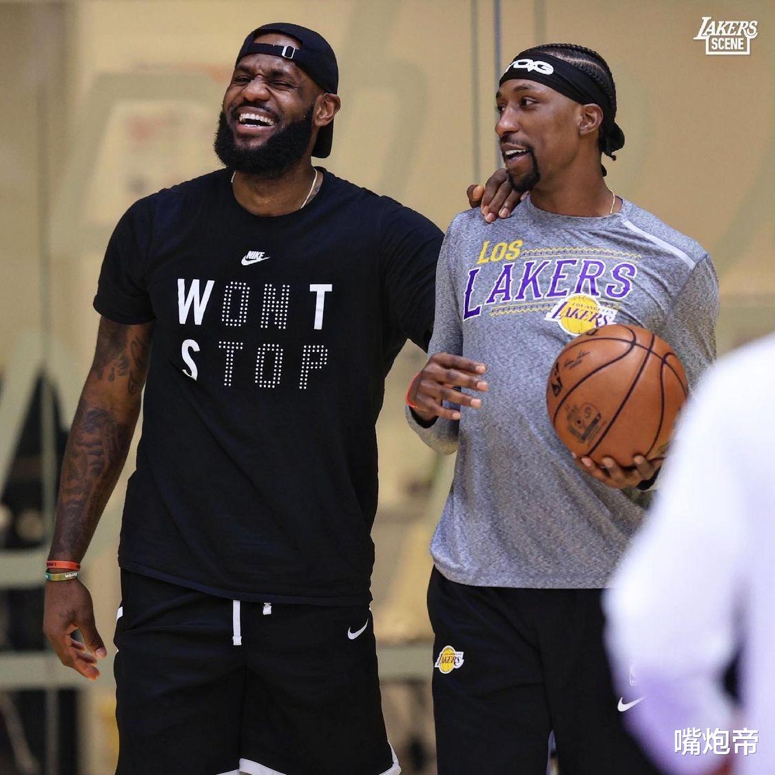 勒布朗·詹姆斯|湖人官宣詹皇伤情！勒布朗开怀大笑却让人安心，36岁第一人没认输