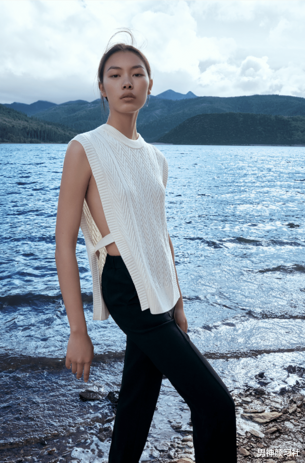 穿衣搭配|OVV穿搭讲堂：关于A CUP女生的高级感，是给衣服合理做减法