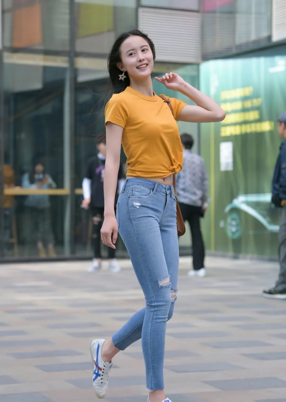 时尚穿搭女装|时尚穿搭:穿破洞牛仔裤的时尚女生,真是做女友的标配