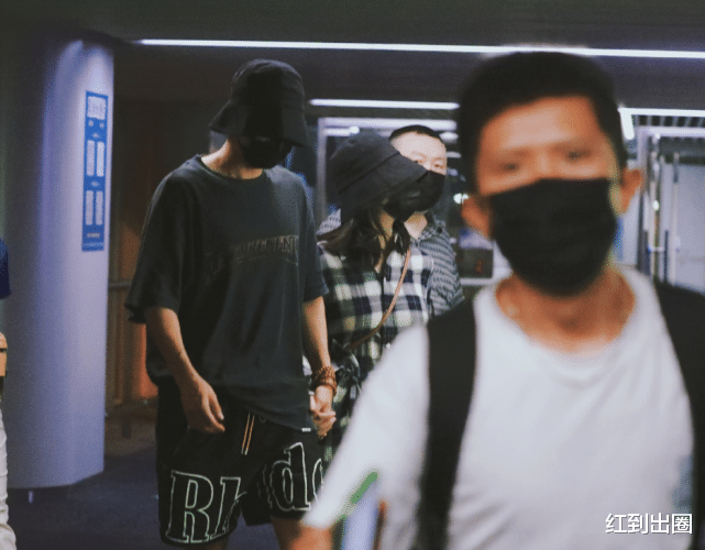 谢娜|好甜！张杰亲自送谢娜上班，两人十指紧扣大秀恩爱，或将再次同台