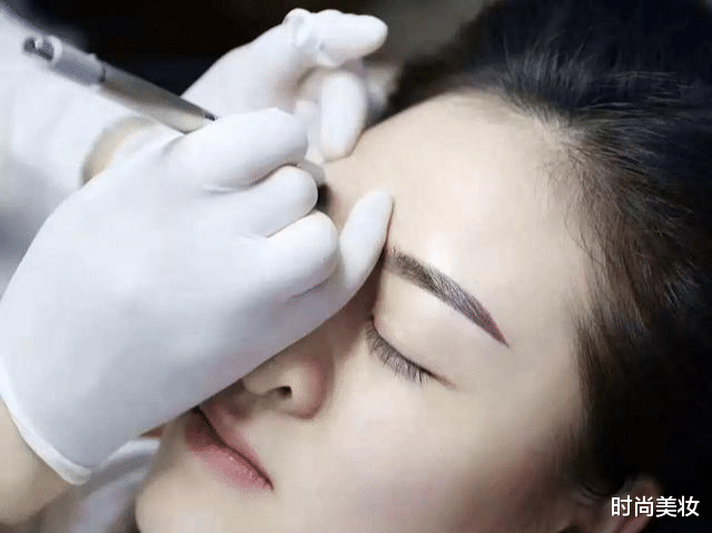 时尚美妆|为什么普通女生喜欢纹眉，而女明星却很少纹？看完你还想纹吗？