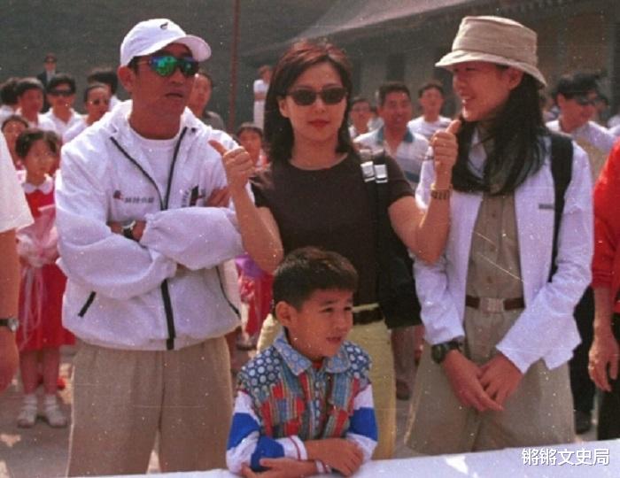 柯受良|2003年亚洲飞人柯受良去世，数百明星参加葬礼，刘德华为其女送嫁