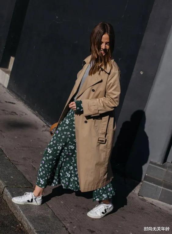 时尚无关年龄 风衣正当时，人人都有的风衣怎么穿才时髦？十种穿法想时髦赶紧收