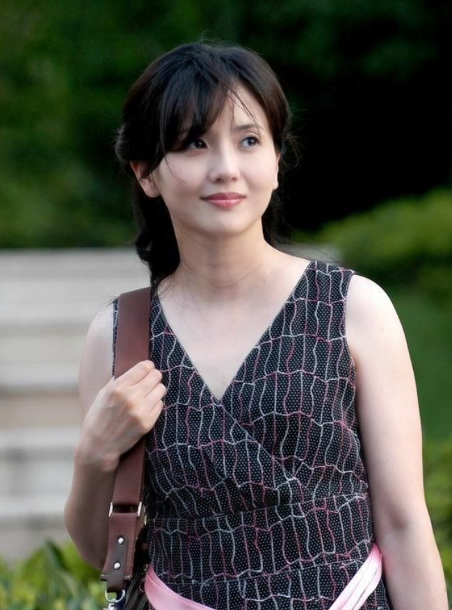陶慧敏|江南第一美女的她，为离世丈夫守寡10年，如今和女儿像两姐妹