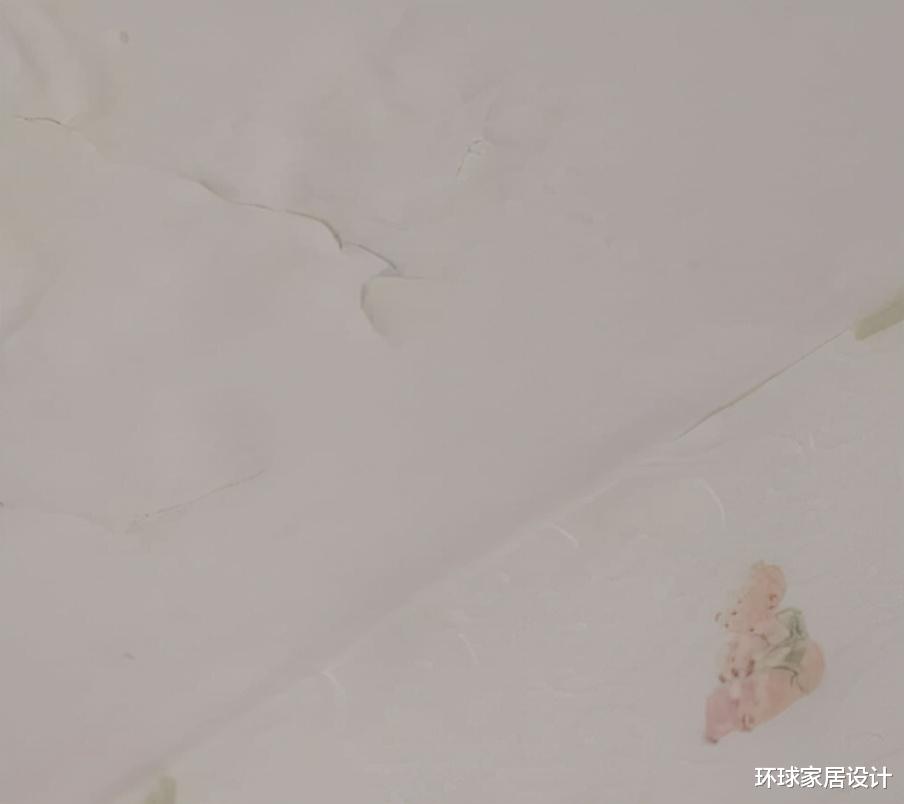 顶楼业主的困扰:入住十年屋顶漏水,一个电话半小时修好!