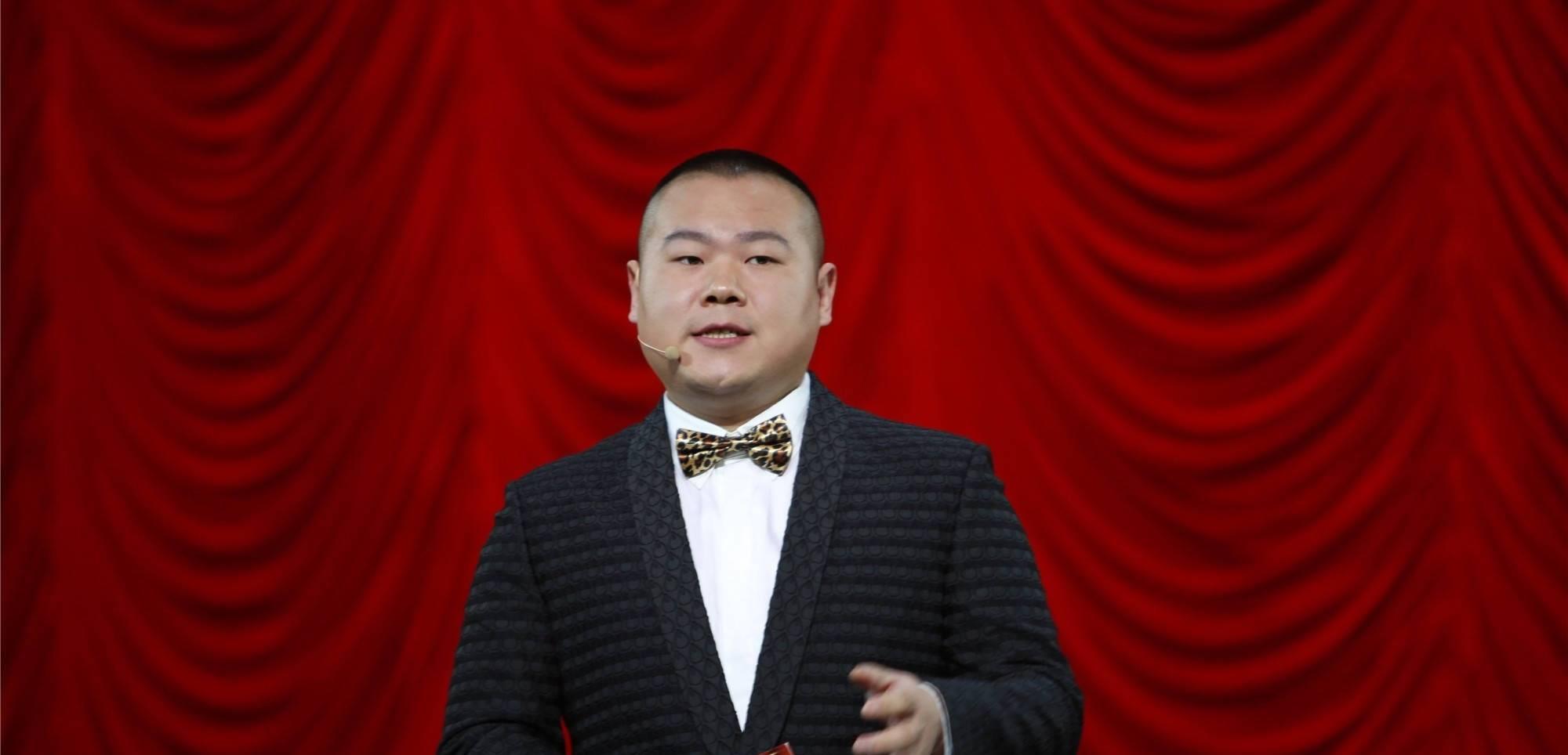 岳云鹏|岳云鹏怀念父亲时，评论区为他送上暖心评论，这就是德云女孩默契