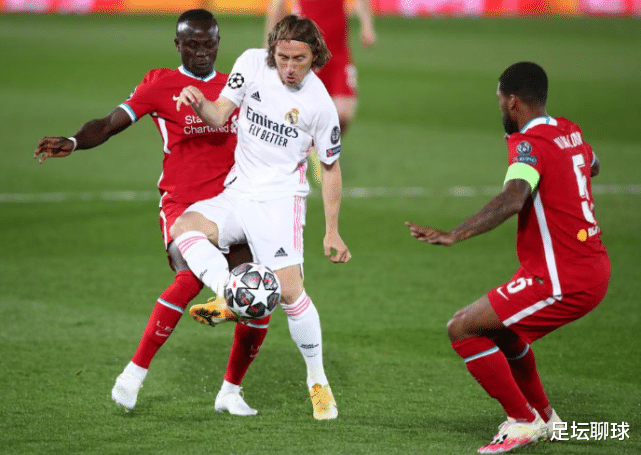 利物浦|0-2！欧冠6冠王被打爆，11分钟丢2球，后卫送乌龙助攻，克洛普无语