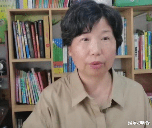 杜新枝宣布退网后,隔天开封舅妈出车祸离世,网友:坐等因果报应