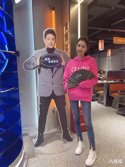 程晓玥|越爱越高调！潘玮柏携妻参加程晓玥圣诞趴 ，宣云戴婚戒秀幸福