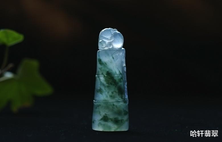 翡翠|本是垫脚石的段家玉，成了宋庆龄的挚爱手镯，如今价值过亿！