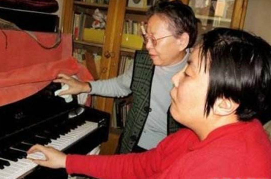 1994年,清华学霸朱令,惨遭室友投毒,如今48岁的她怎样了?
