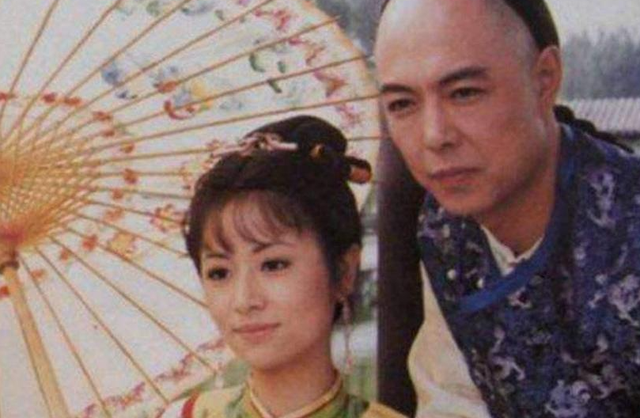 情窦初开的青春|理性分析:《还珠格格》夏雨荷为何花18年岁去“套路”乾隆