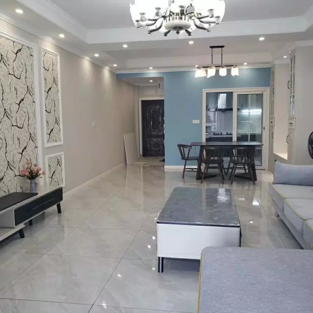 老公坚持请装修装修公司装修，餐厅设卡座，电视墙贴壁纸，晒晒！