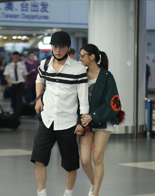 陈妍希|陈妍希和陈晓出门还敢玩“下衣失踪”，大长腿确实养眼