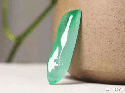 翡翠|翡翠的另类鉴定方法：靠肉眼看颜色鉴定翡翠真假！