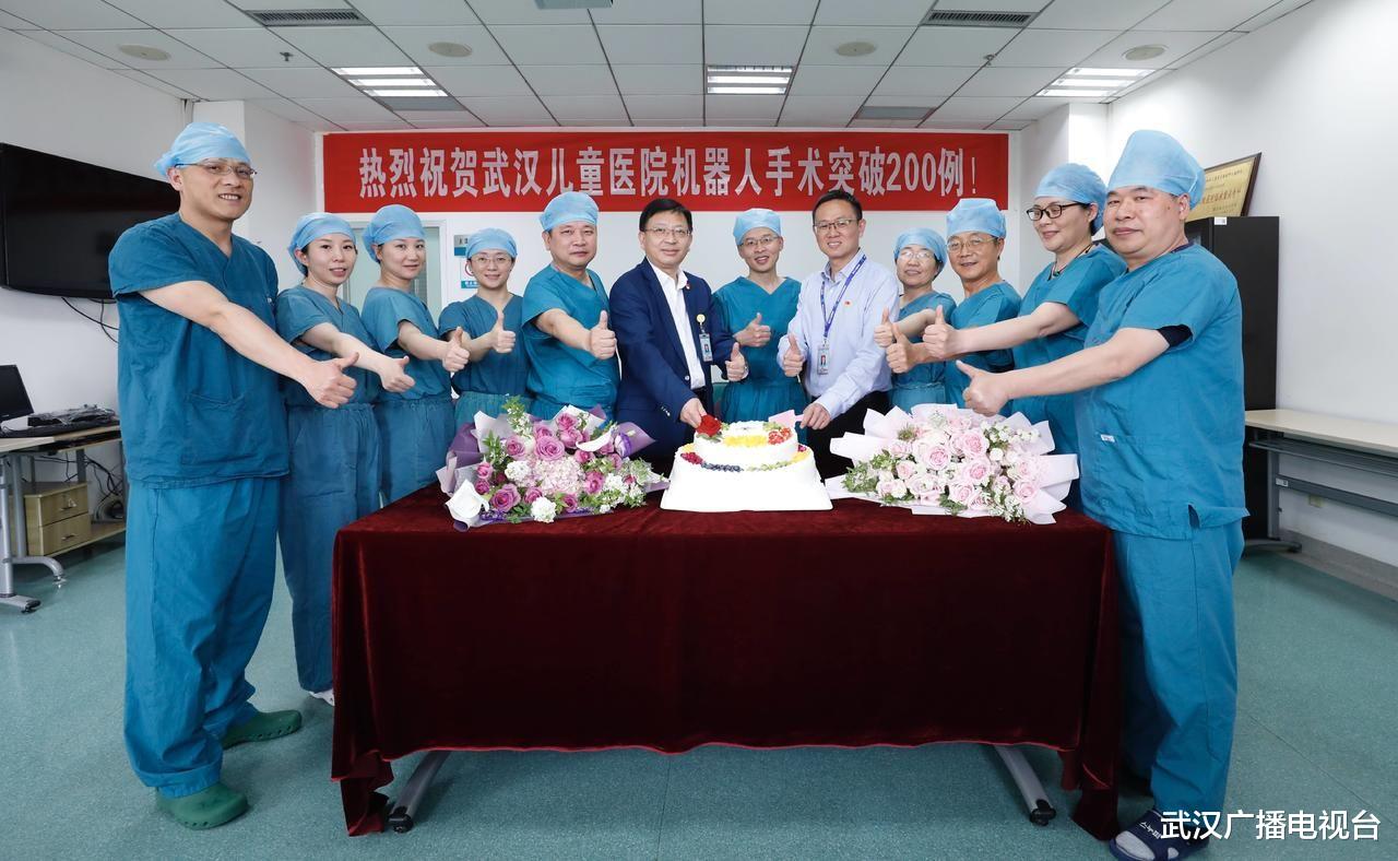 武汉广播电视台 厉害了!这个“达芬奇”能“拆弹”